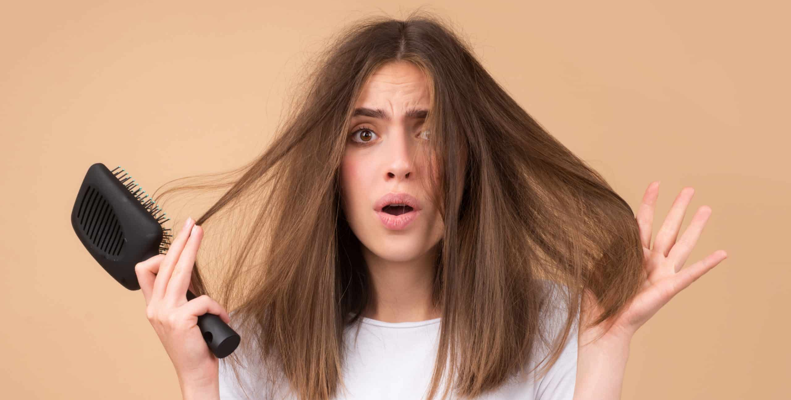 Si tu cabello es propenso al frizz y no se deja domar fácilmente, lee esto.